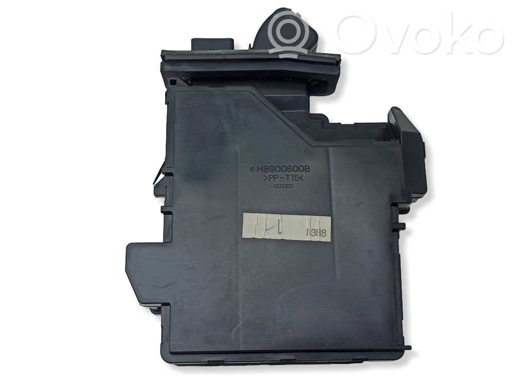 Engine control unit box   MB900600B