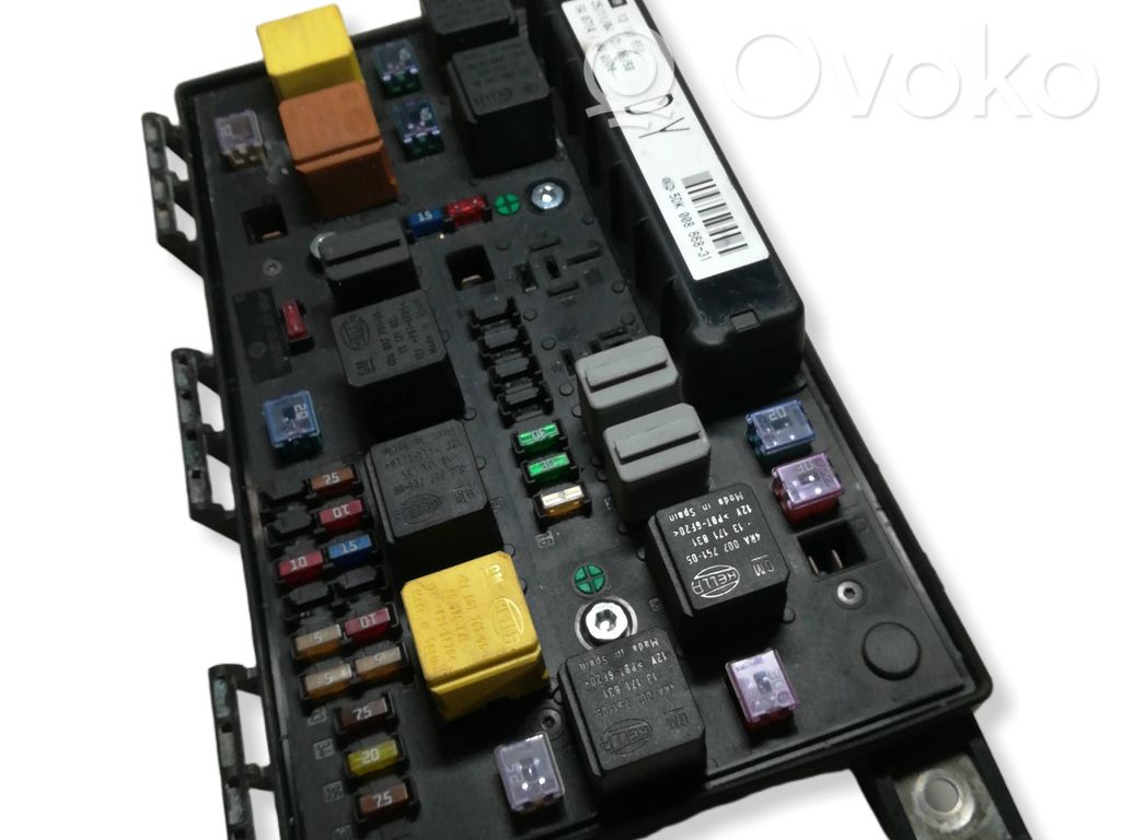 Opel Astra H Fuse module 