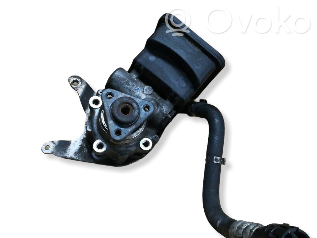 BMW X3 E83 Power steering pump 