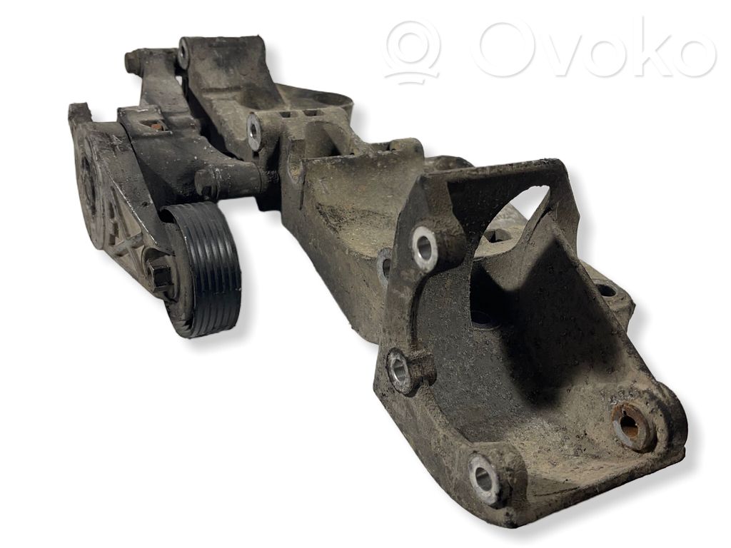 Volkswagen Touran I Supporto del generatore/alternatore 
