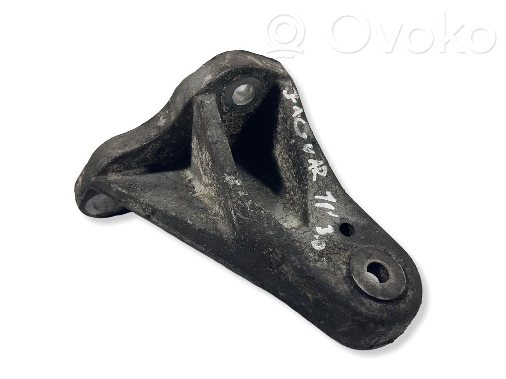 Engine mounting bracket   5R836037BB