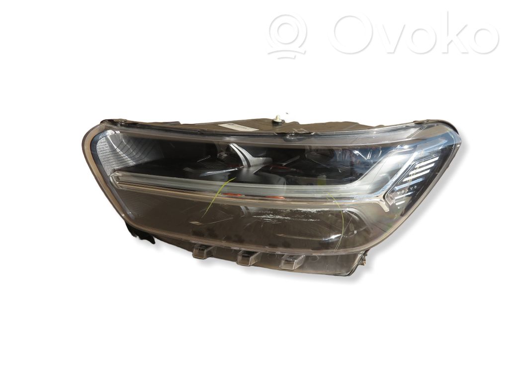 Volvo XC40 Lampa przednia 