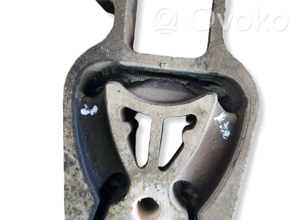 Engine mount bracket   8G916P082BA