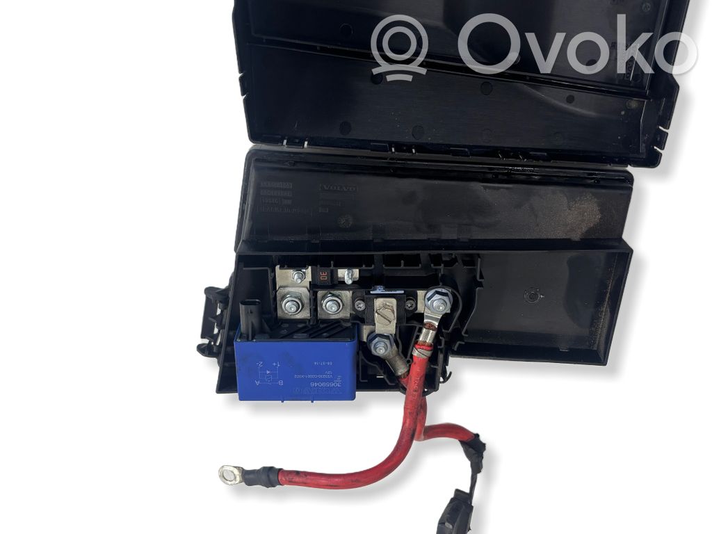 Volvo V40 Cross country Fuse module 