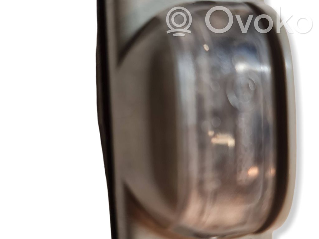Audi A6 S6 C4 4A Lampa oświetlenia tylnej tablicy rejestracyjnej 
