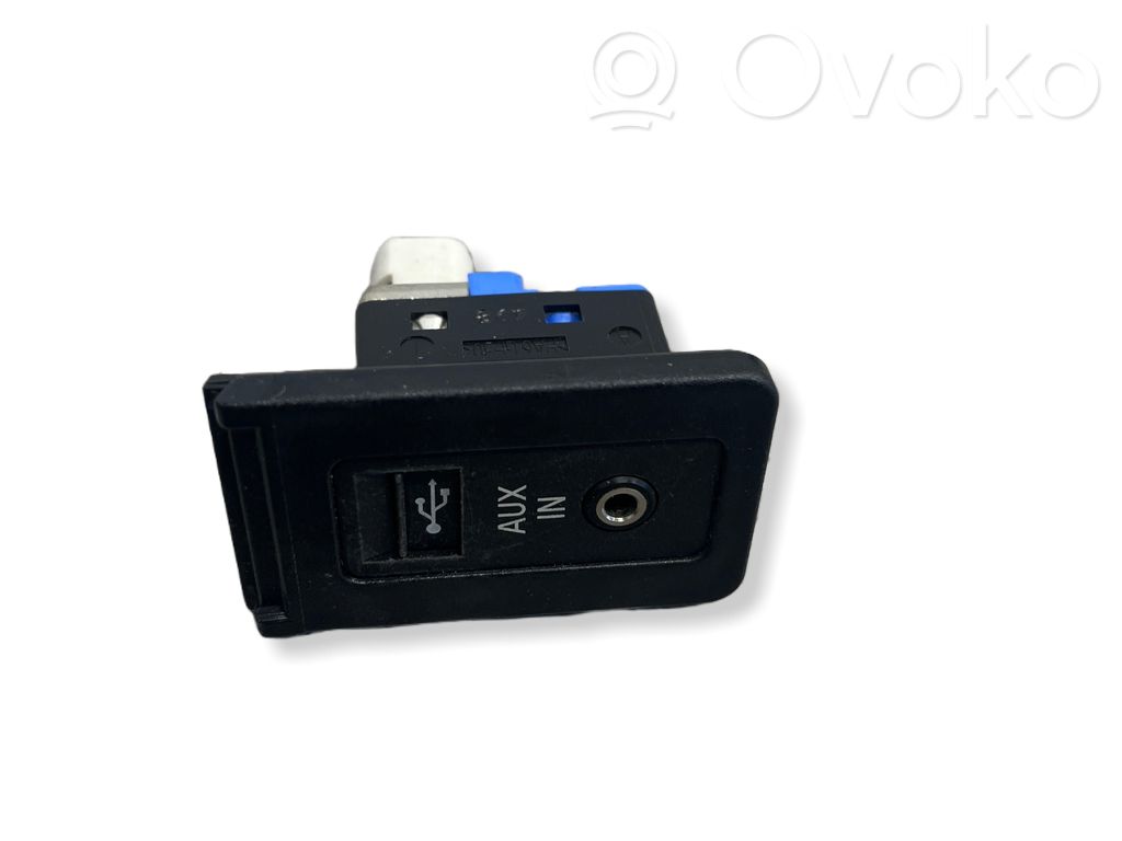 BMW 5 E60 E61 USB socket connector 