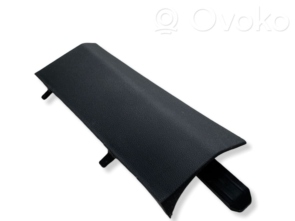 Tesla Model Y Kita salono detalė 
