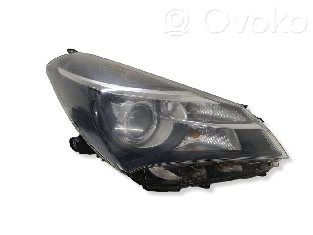 Toyota Yaris Lampa przednia 