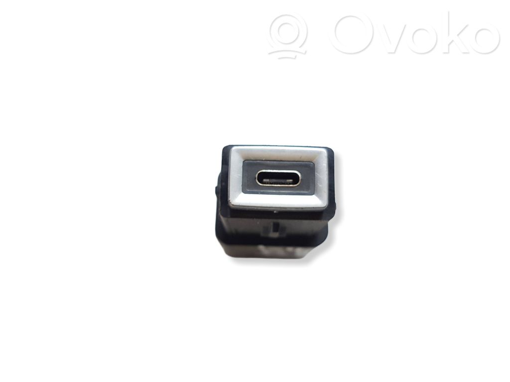 Peugeot 2008 II Enchufe conector USB 