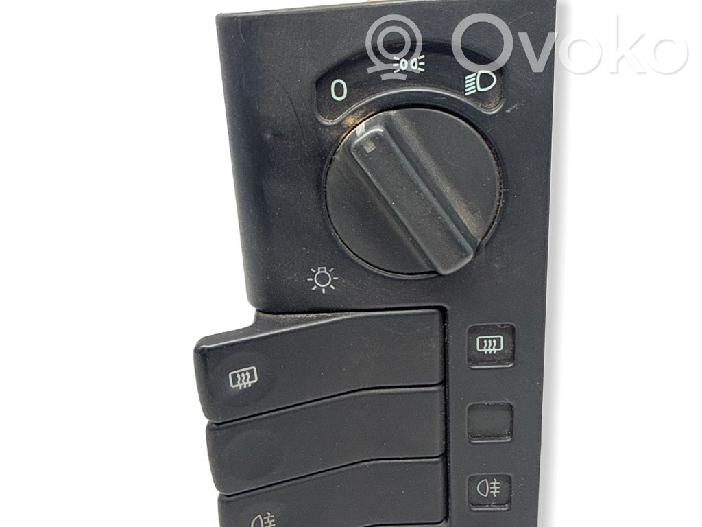 Light switch   467850