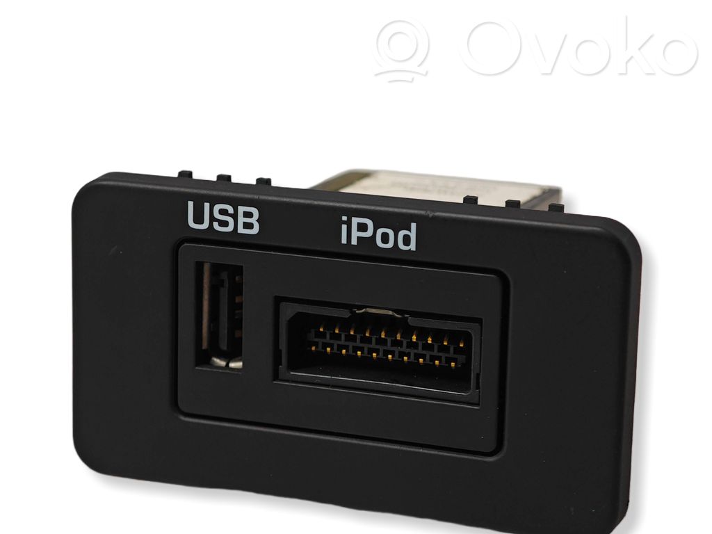 Land Rover Range Rover L322 iPod connector socket 