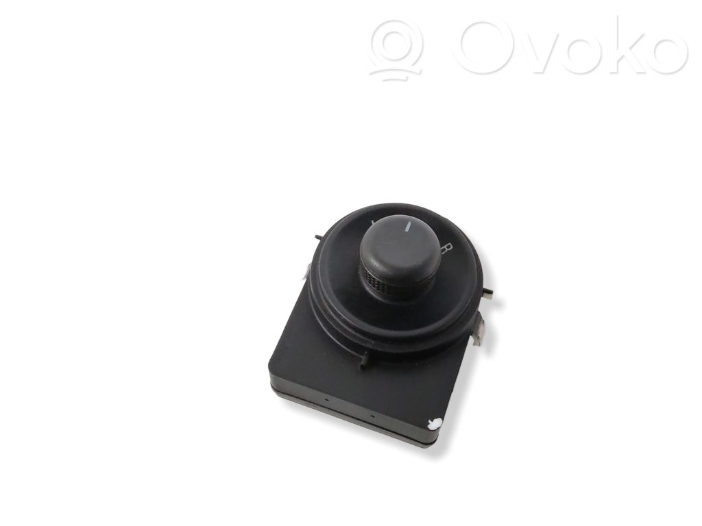 Chevrolet Trax Wing mirror switch 