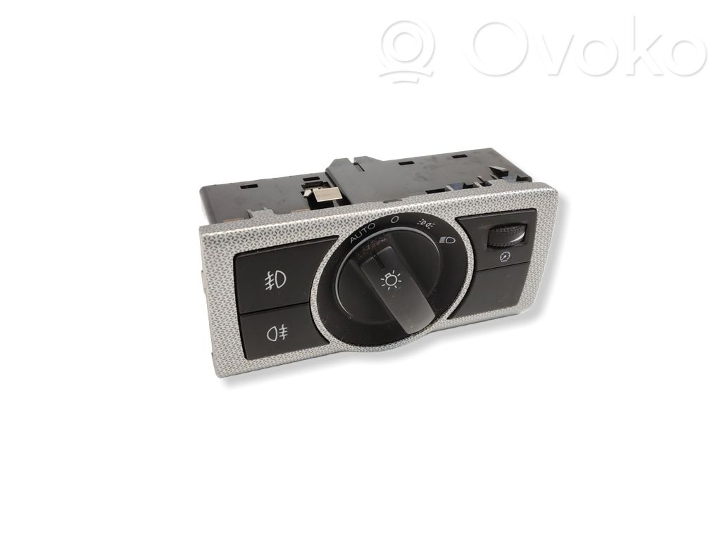 Light switch   20988694