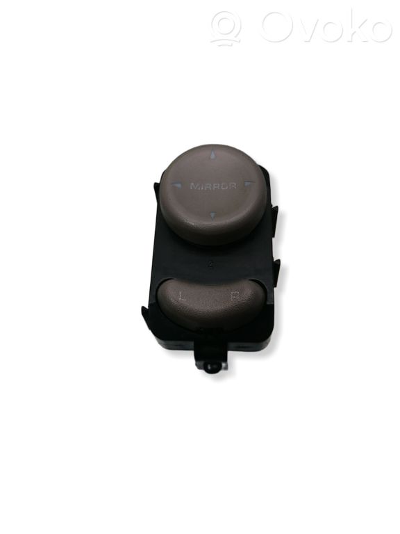 Wing mirror switch