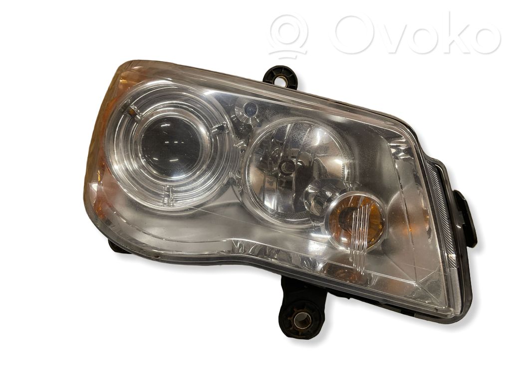Chrysler Grand Voyager V Lampa przednia 
