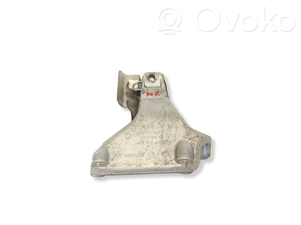 Engine mounting bracket   6784824,13992010
