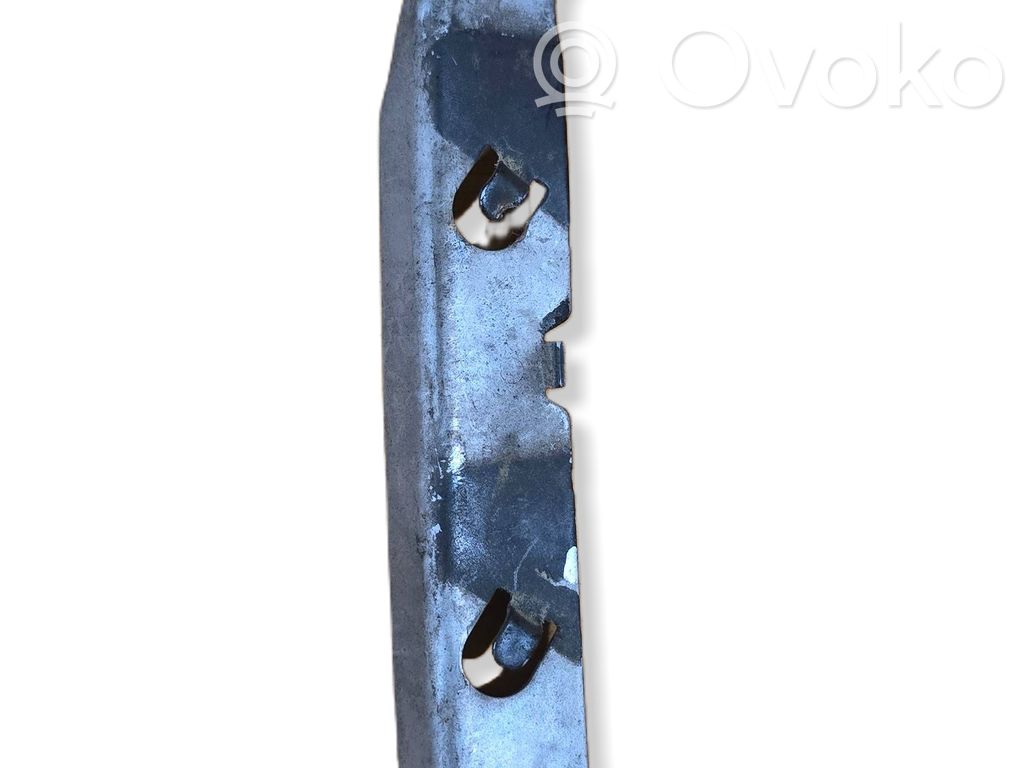 BMW 3 F30 F35 F31 Etupuskurin kannake 
