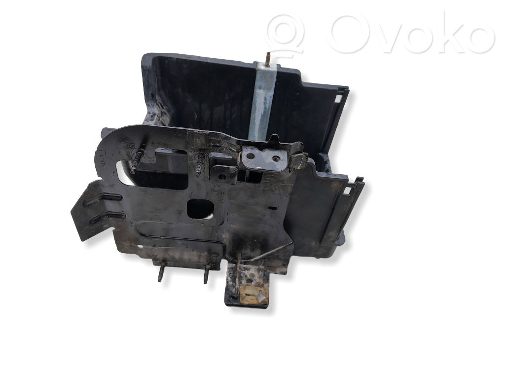 Battery bracket
