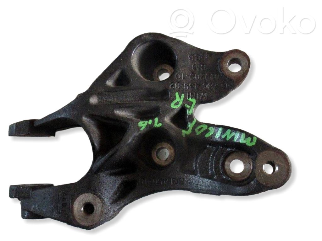 Engine mounting bracket   6780439,6920910