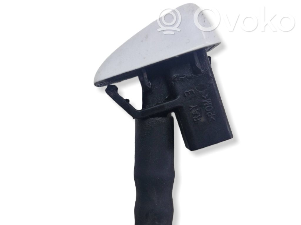 Windshield washer spray nozzle