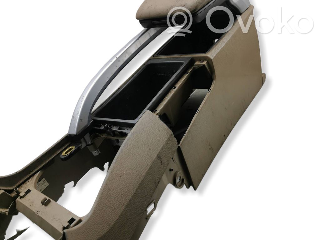 Armrest   9204340