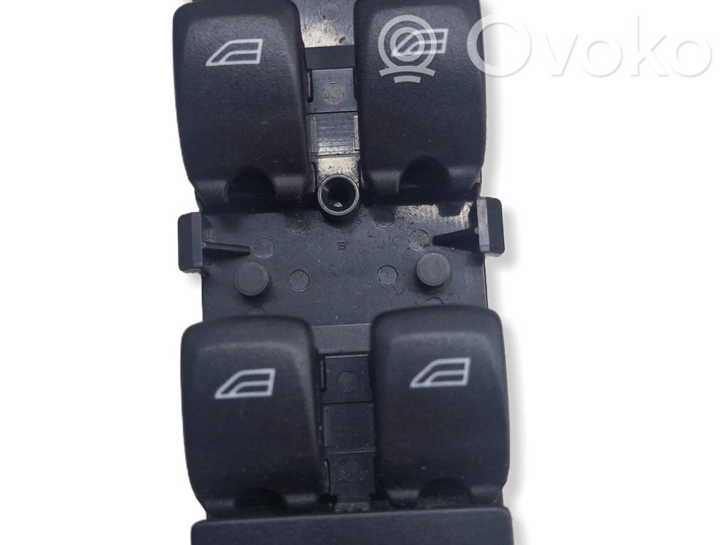 Volvo V70 Electric window control switch 