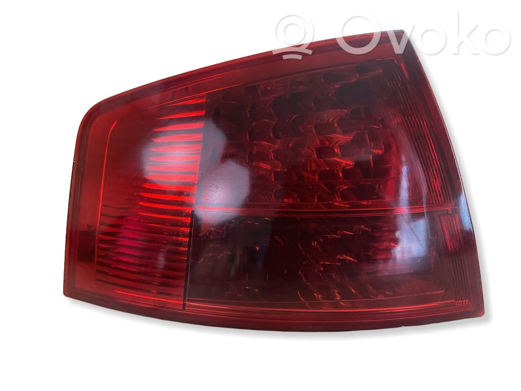 Audi A8 S8 D3 4E Galinis žibintas kėbule 