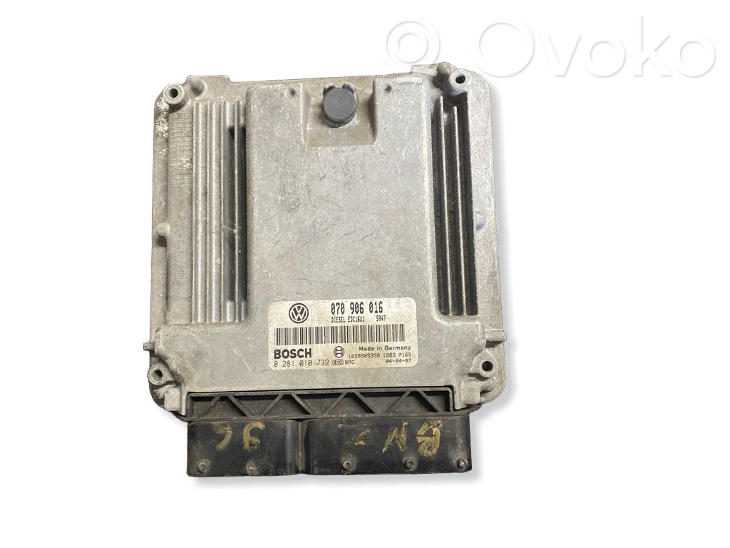 Volkswagen Transporter - Caravelle T5 Engine control unit/module 