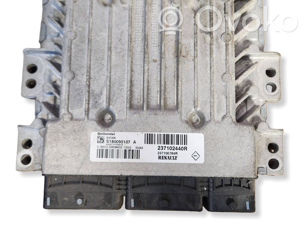Dacia Duster Engine control unit/module 