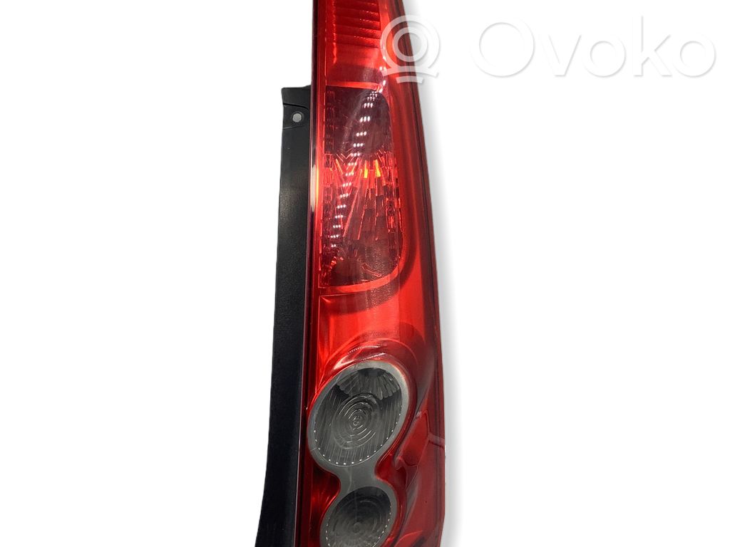 Ford Fiesta Aizmugurējais lukturis virsbūvē 