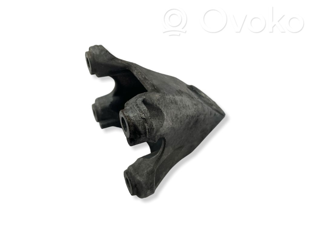 Porsche Cayenne (92A) Engine mounting bracket 
