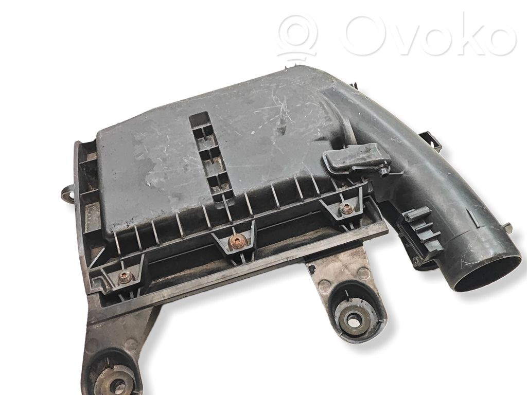 Peugeot 5008 Air filter box 