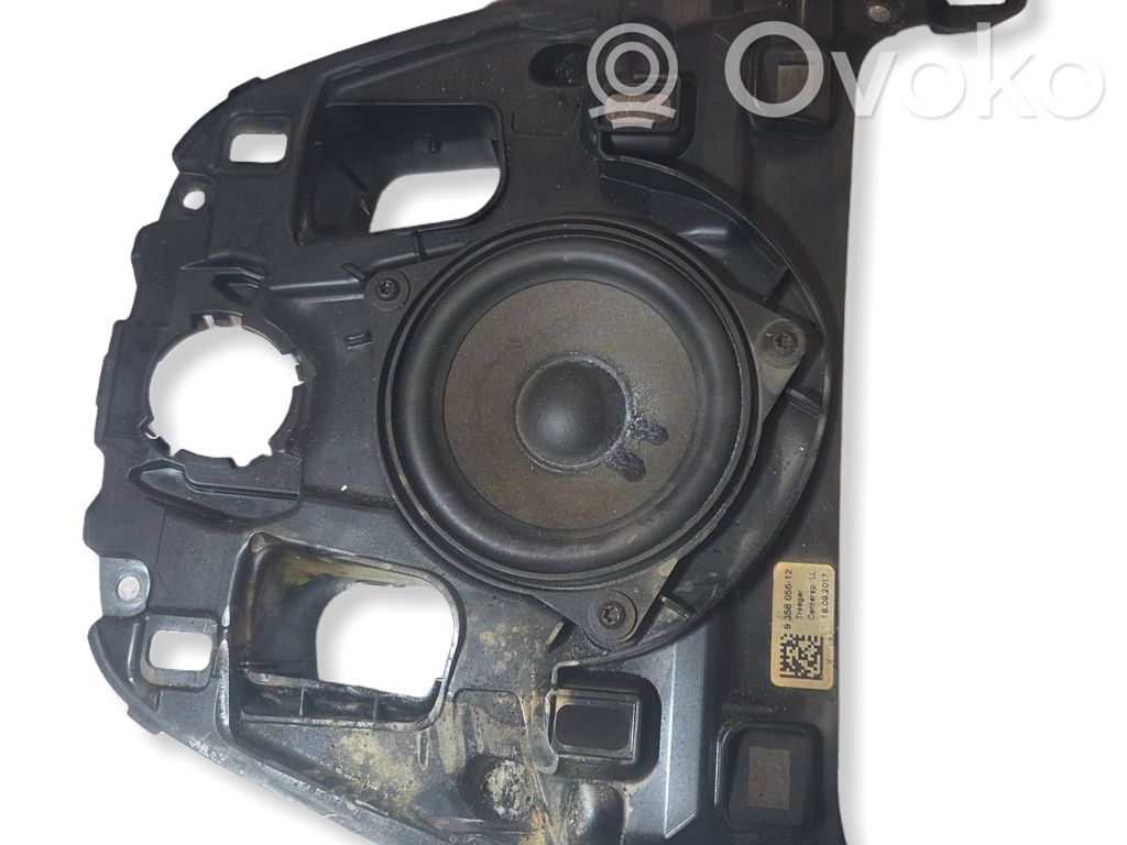 BMW 5 G30 G31 G38 Garsiakalbis panelėje 