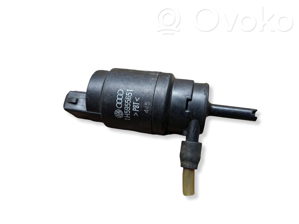 Volkswagen PASSAT B5 Windscreen/windshield washer pump 