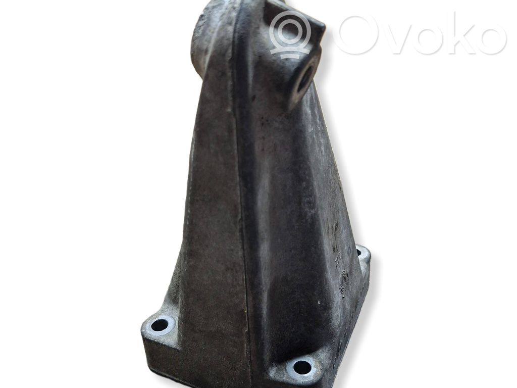 Mercedes-Benz E W211 Engine mounting bracket 