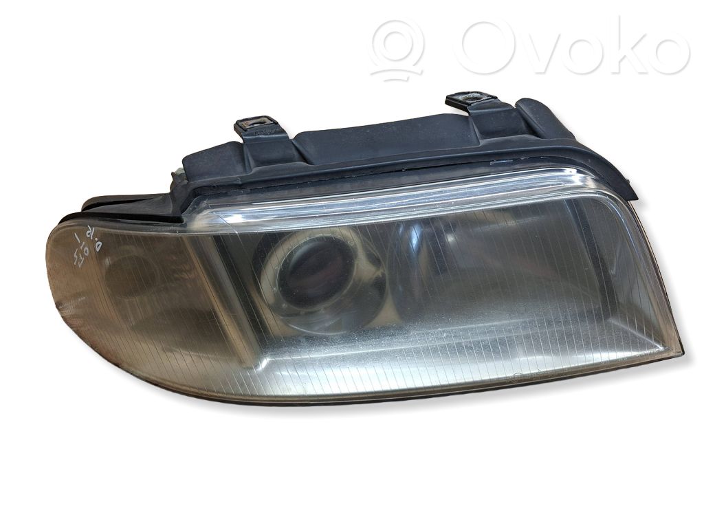 Audi A4 S4 B5 8D Lampa przednia 