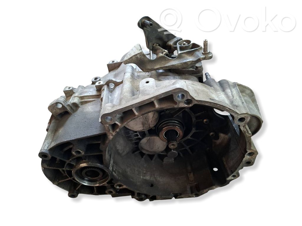 Volkswagen PASSAT B6 Mechaninė 6 pavarų dėžė 