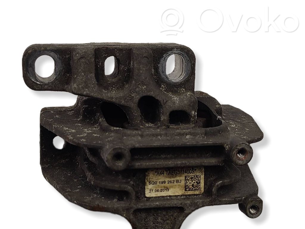 Skoda Octavia Mk3 (5E) Engine mount bracket 