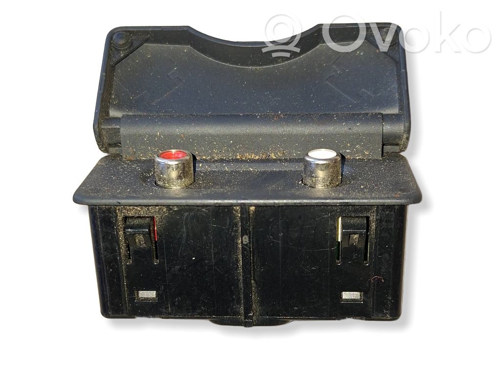 Renault Clio III Enchufe conector entrada auxiliar 