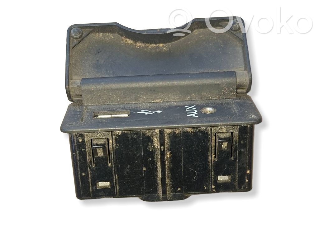 Renault Megane III Enchufe conector USB 