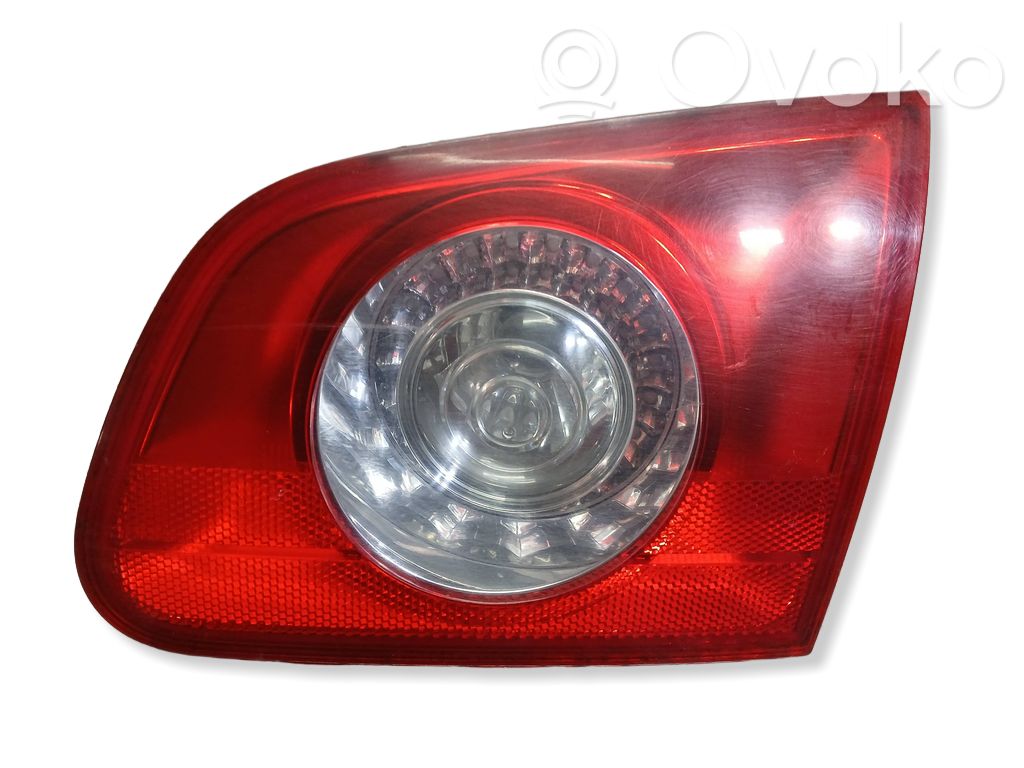 Lampy tylnej klapy bagażnika   3C0945094