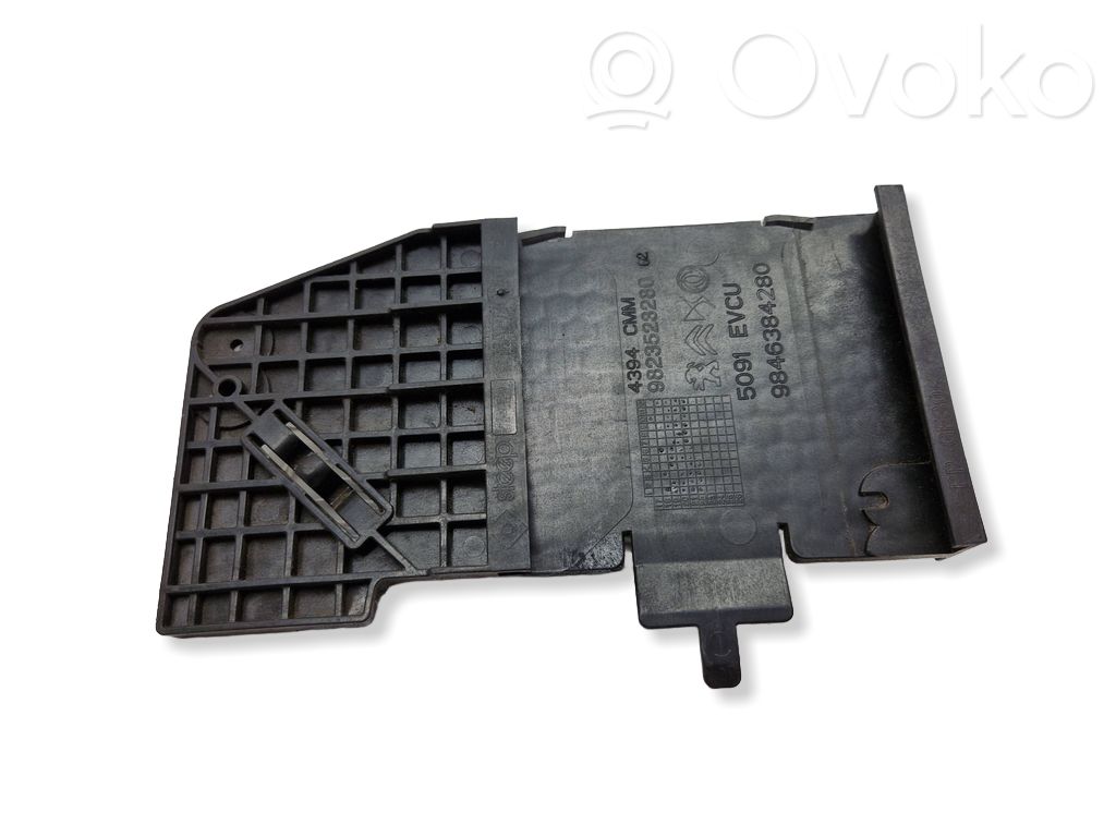Citroen C4 III e-C4 Kita variklio skyriaus detalė 