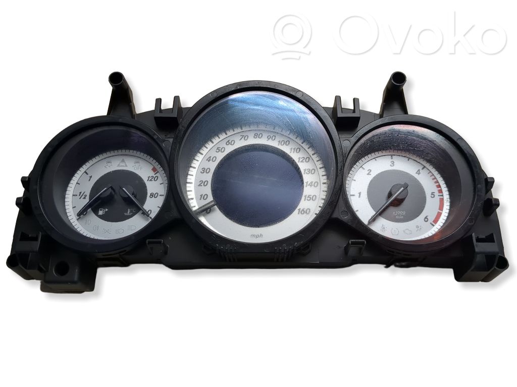 Mercedes-Benz C AMG W204 Vitezometru (grup de instrumente) 