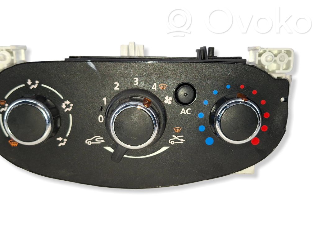 Dacia Duster Climate control unit 