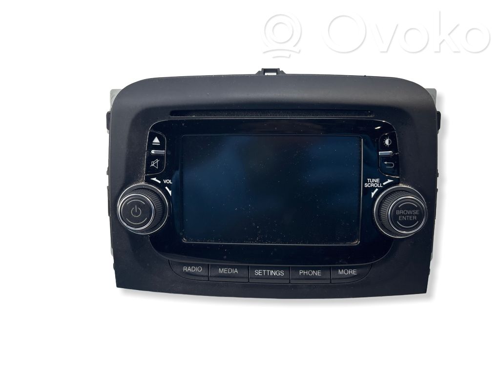Fiat 500L Panel / Radioodtwarzacz CD/DVD/GPS 