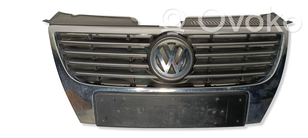 Volkswagen PASSAT B6 Etupuskurin ylempi jäähdytinsäleikkö 