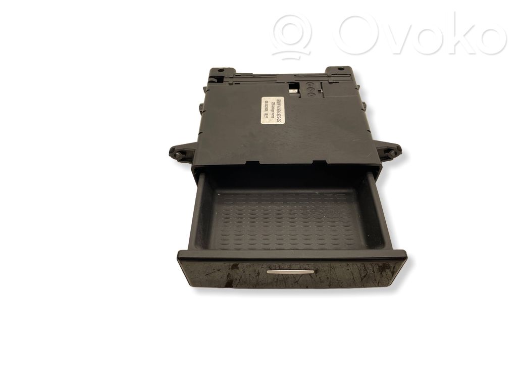 BMW 5 E60 E61 Peleninė panelėje 