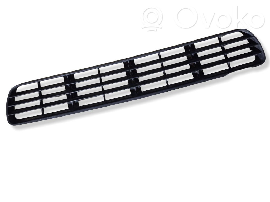 Audi 80 90 S2 B4 Mascherina inferiore del paraurti anteriore 