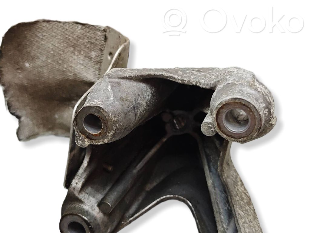Audi A4 S4 B9 Engine mounting bracket 