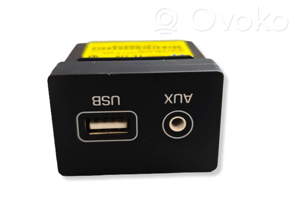 Hyundai Tucson TL USB socket connector 